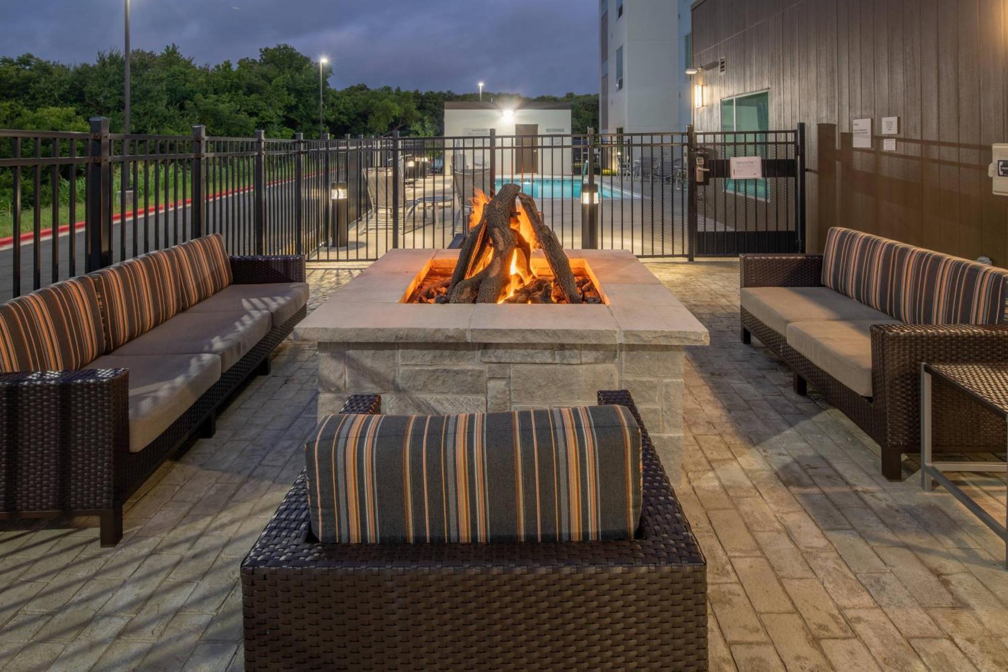 Towneplace Suites Austin South Exterior photo